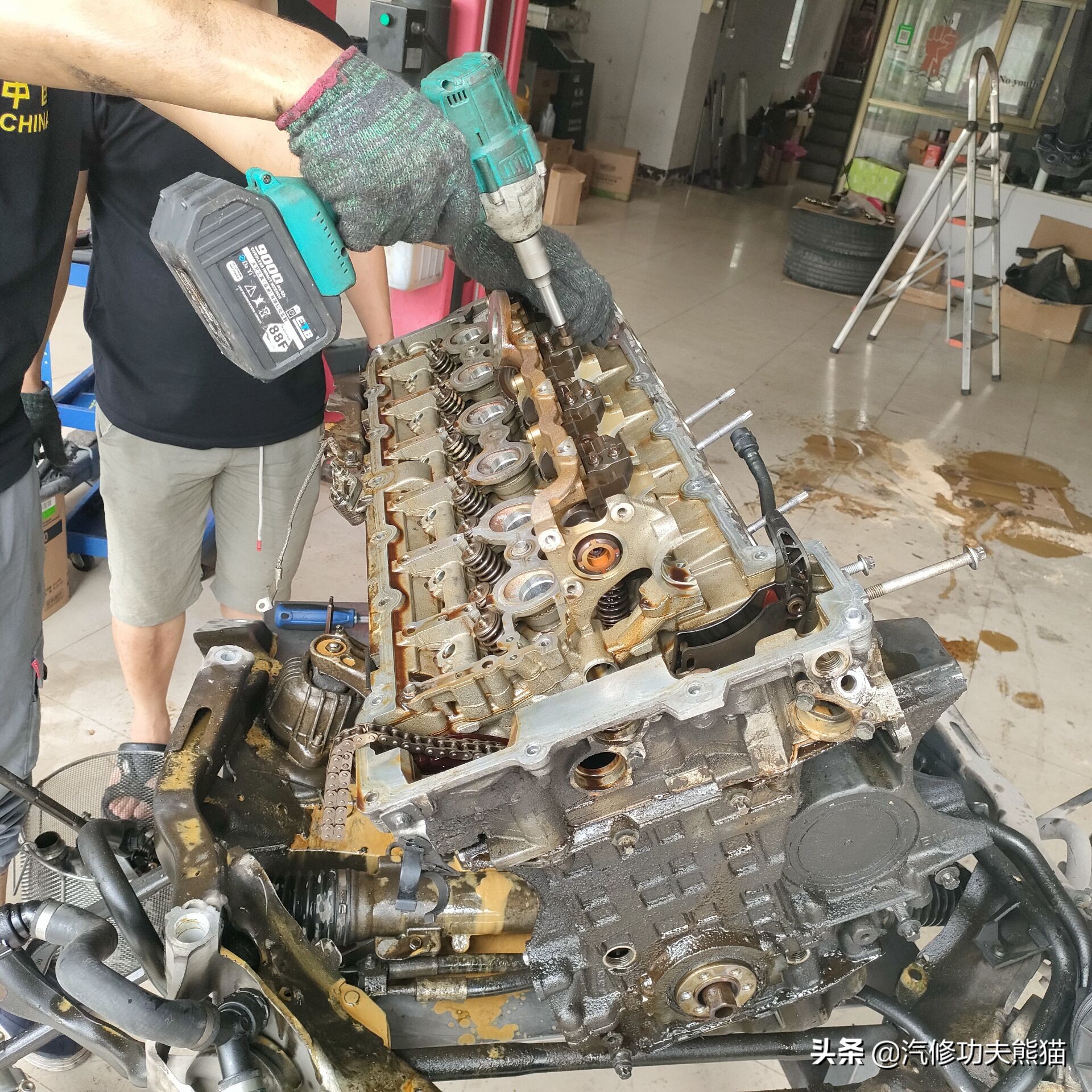 宝马e90325i2007款,宝马e90漏机油通病