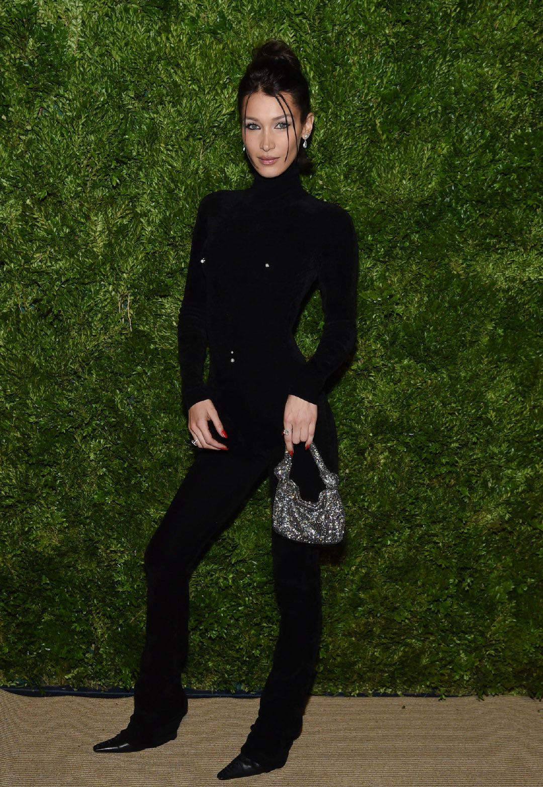 超模怀孕大秀纤细身材,超模露脐装秀曼妙曲线