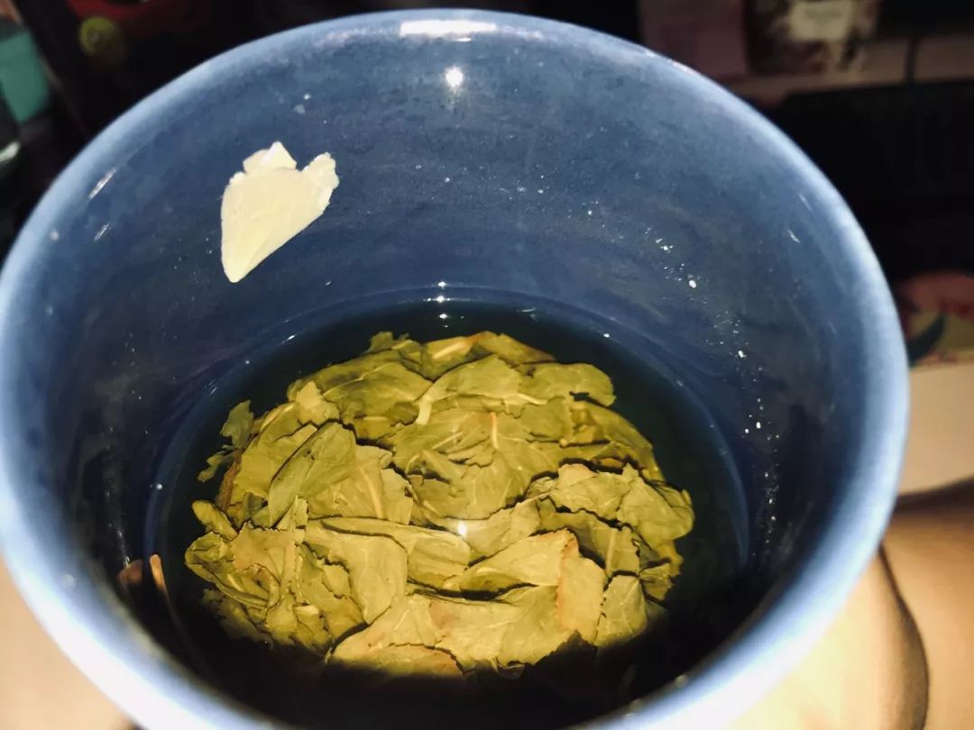 vlog爬山喝奶茶视频,vlog冲茶视频