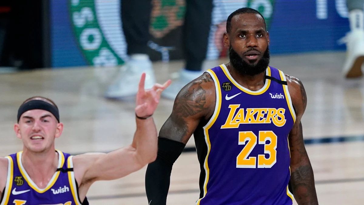 詹姆斯砍下16+10+8,詹姆斯40+18+9比赛回顾