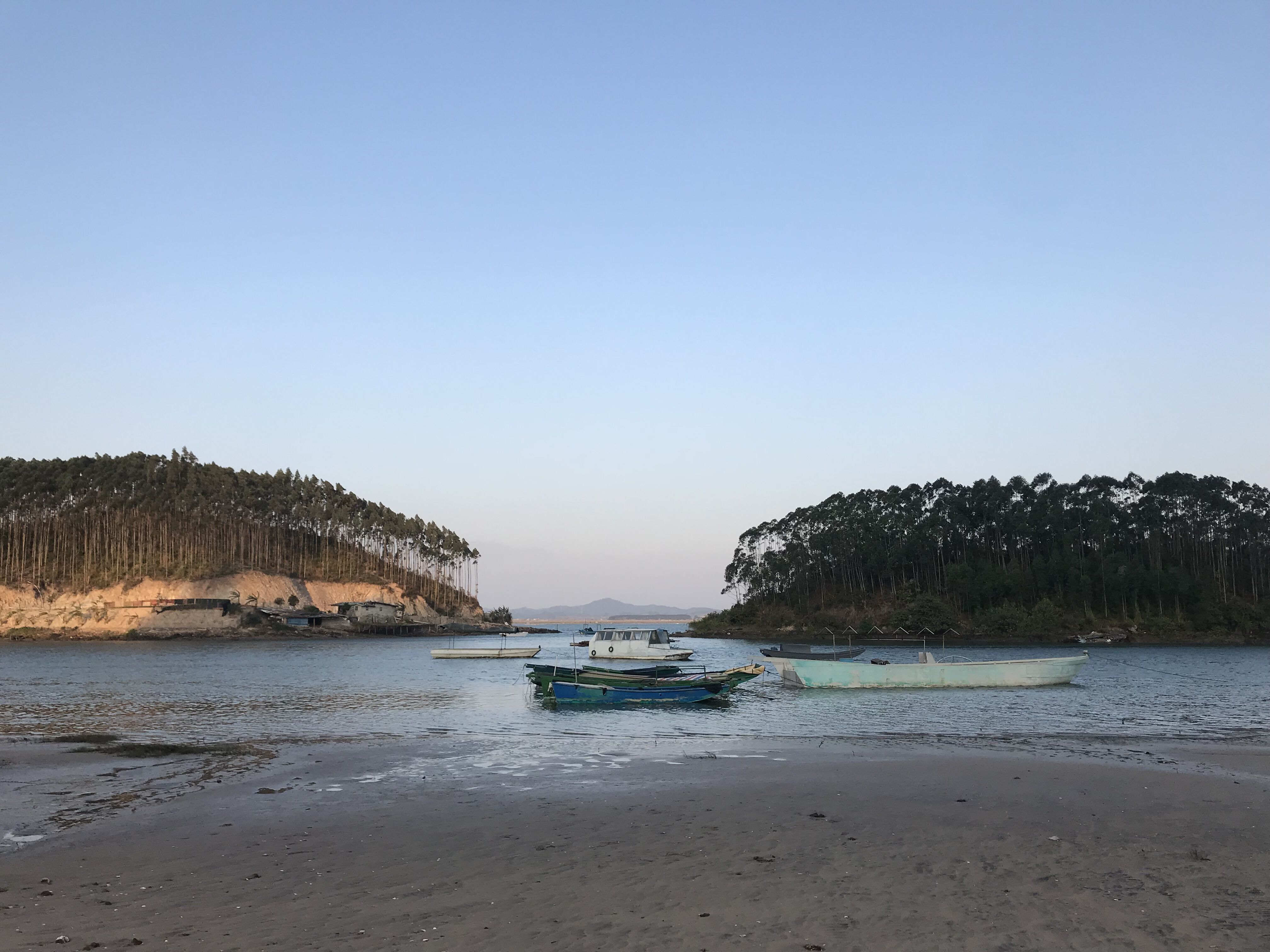 又见东兴,故地重游口岸都关闭了,不同时间不同伙伴不同心情