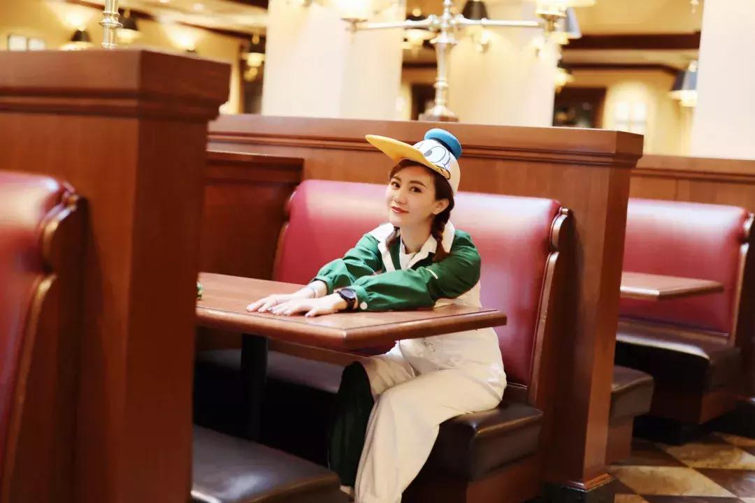 我们在上海迪士尼里玩耍了一天,发现穿的美才能玩的好!