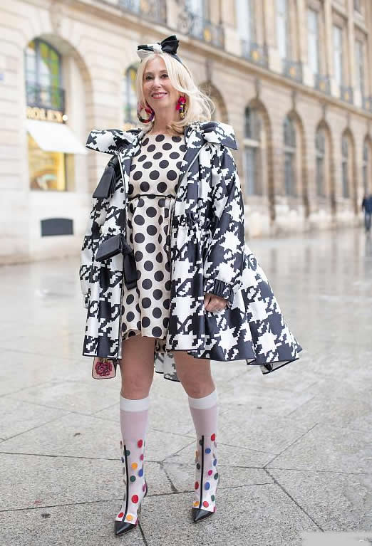 黑丝波点洋气款式,黑丝波点袜怎么搭配