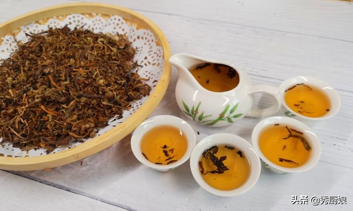 农村这个菜比猪肉还好吃,有一种红色野菜炒鸡蛋很好吃