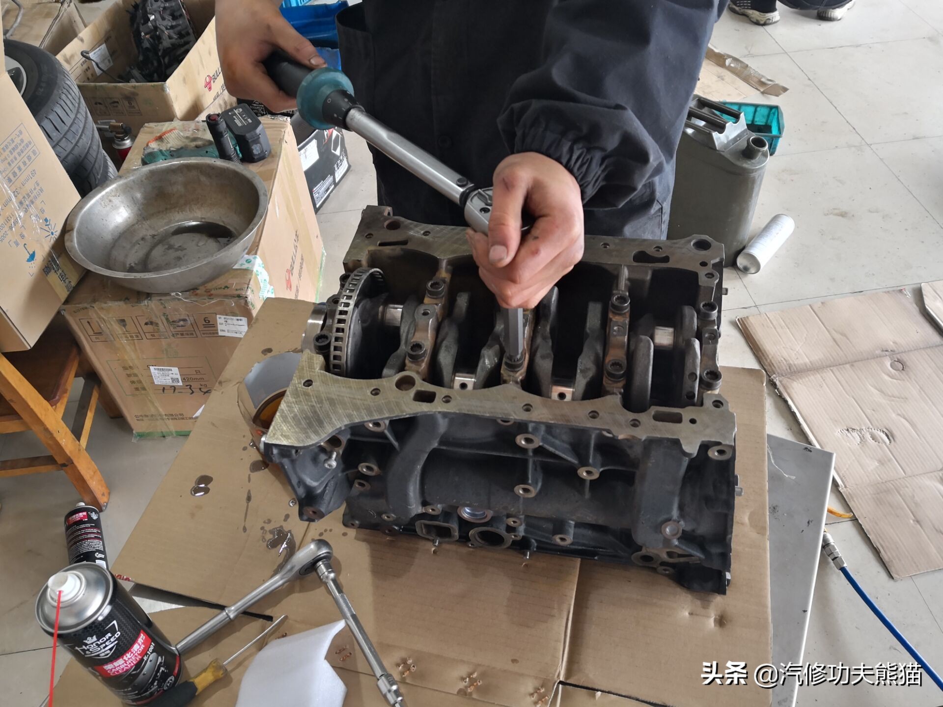 奥迪为何不能解决发动机烧机油,奥迪q5lea888三代发动机烧机油么