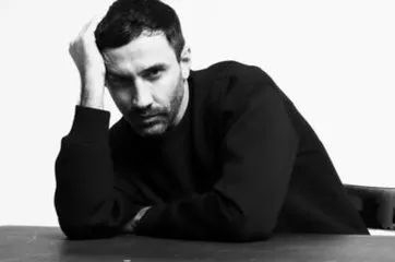 riccardotisci去哪儿了,riccardotisci2019春夏设计款