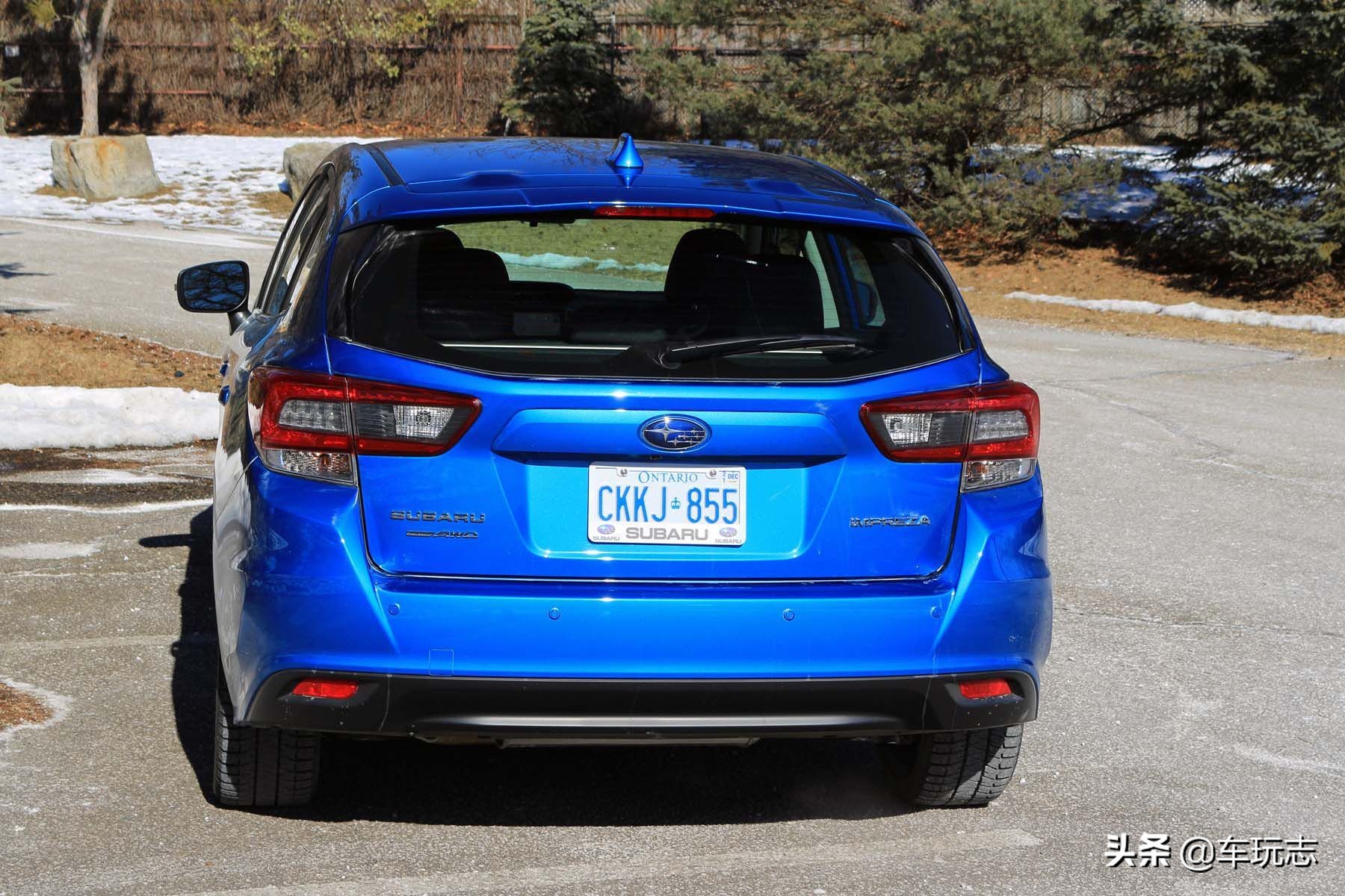 偶遇最新款斯巴鲁翼豹,2021款斯巴鲁翼豹两厢小钢炮