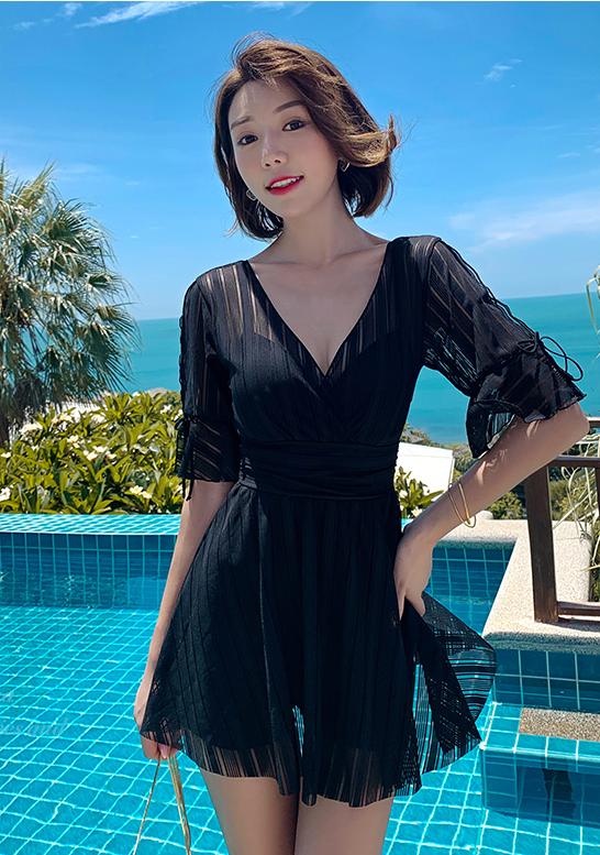 夏天穿什么样的泳衣既保守又舒服,泳衣怎样穿才好看