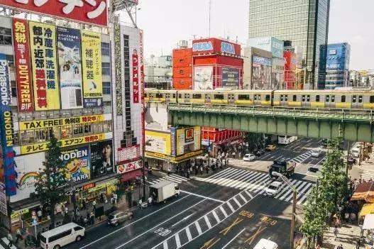 出国别人送的礼物要不要缴税,回国带礼物都要缴税吗