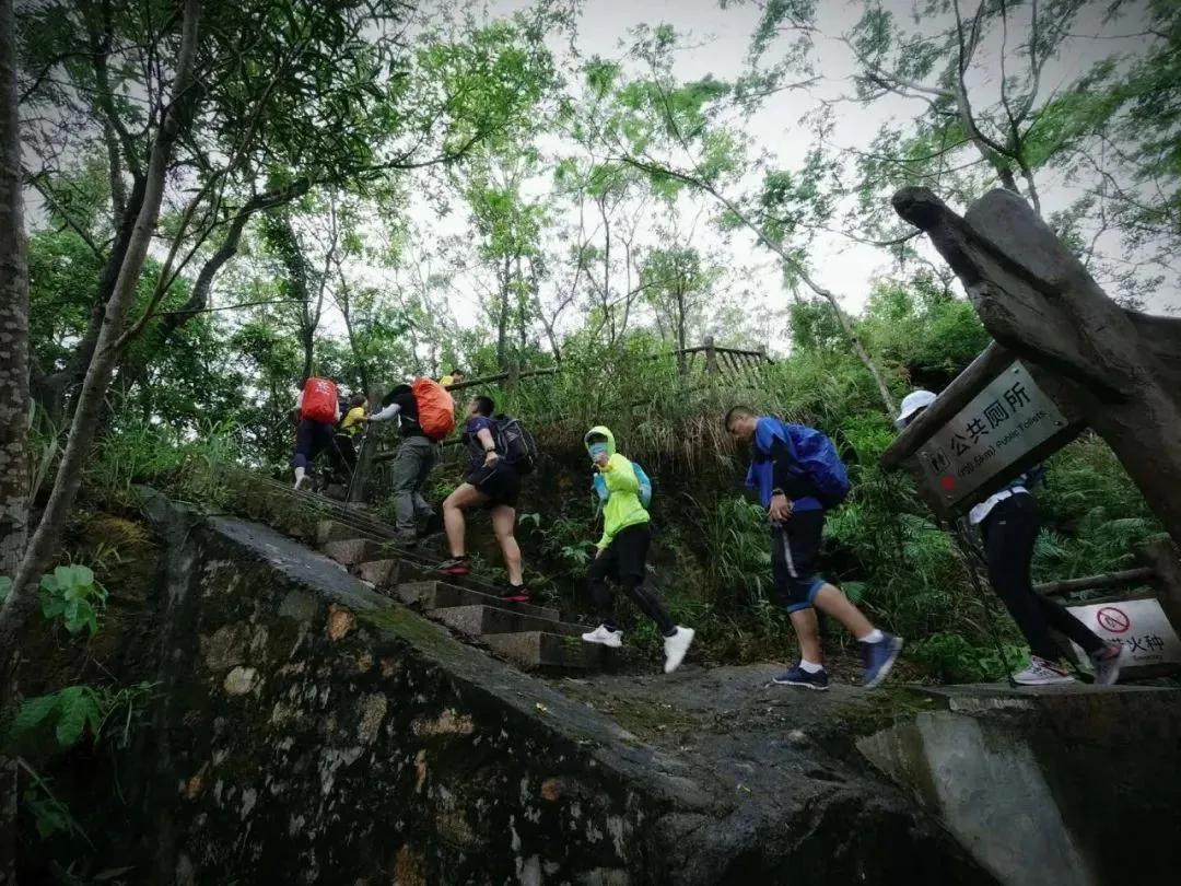 跑向沙9|哈工大沙9马峦山负重训练