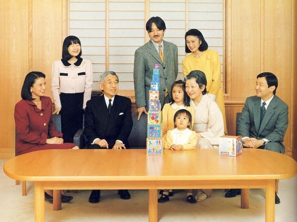 不具备政治实权的日本天皇平时都干些什么