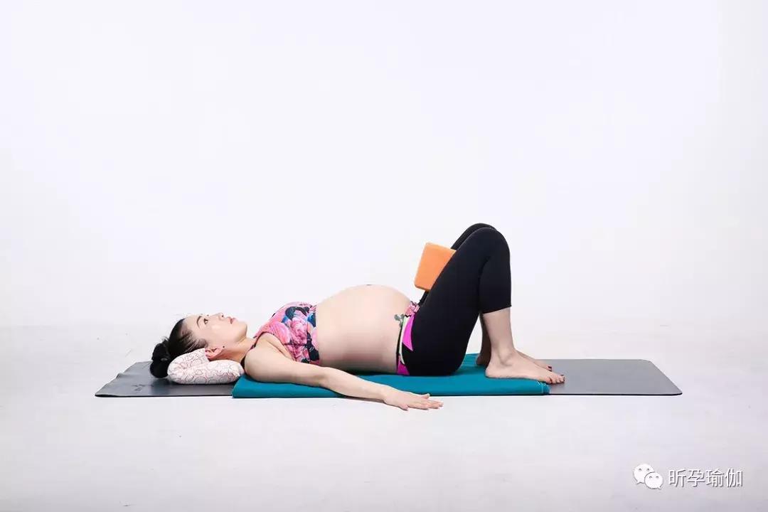 孕期瑜伽缓解下肢水肿,消除腿部水肿瑜伽体式