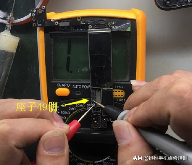 二修iPhone7P，焊盘掉点，尾插烧坏致手机不充电，飞线完美修复