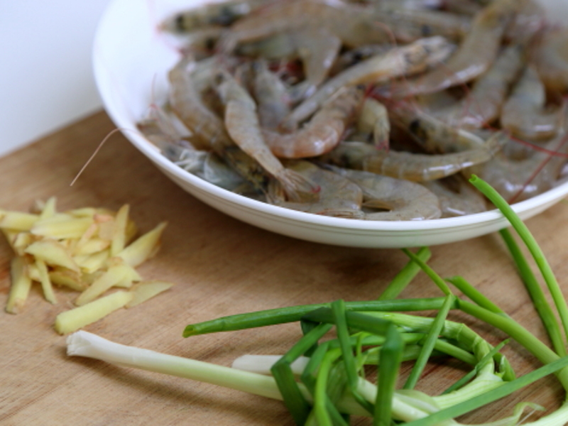 水煮虾是冷水下锅还是开水下锅呢,水煮虾是冷水下还是热水下锅