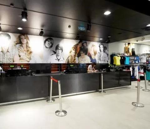 每年从中国赚走74亿,却昧着良心砸中国的碗,瑞典H&M要凉凉