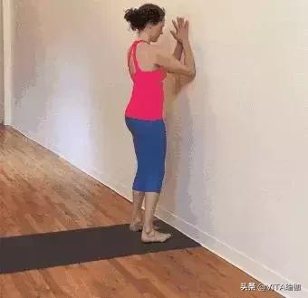 「瑜伽倒立」告别下垂,对抗衰老,塑身养颜,好处惊人!