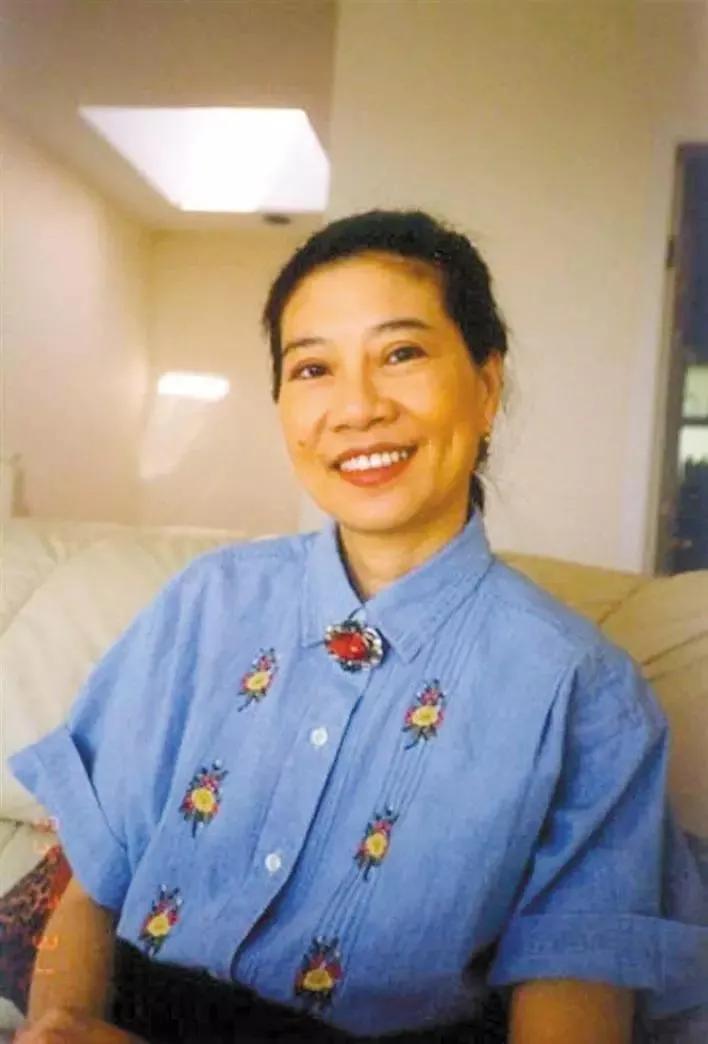 亦舒人生经历,亦舒小说玫瑰的故事2