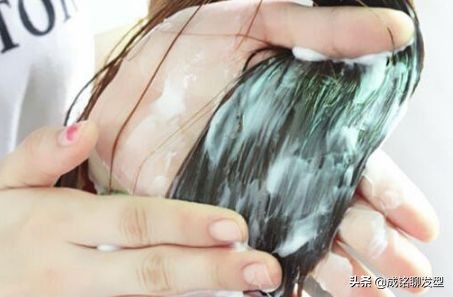 头发干枯毛躁是用发膜还是护发素,头发用了发膜比护发素更干