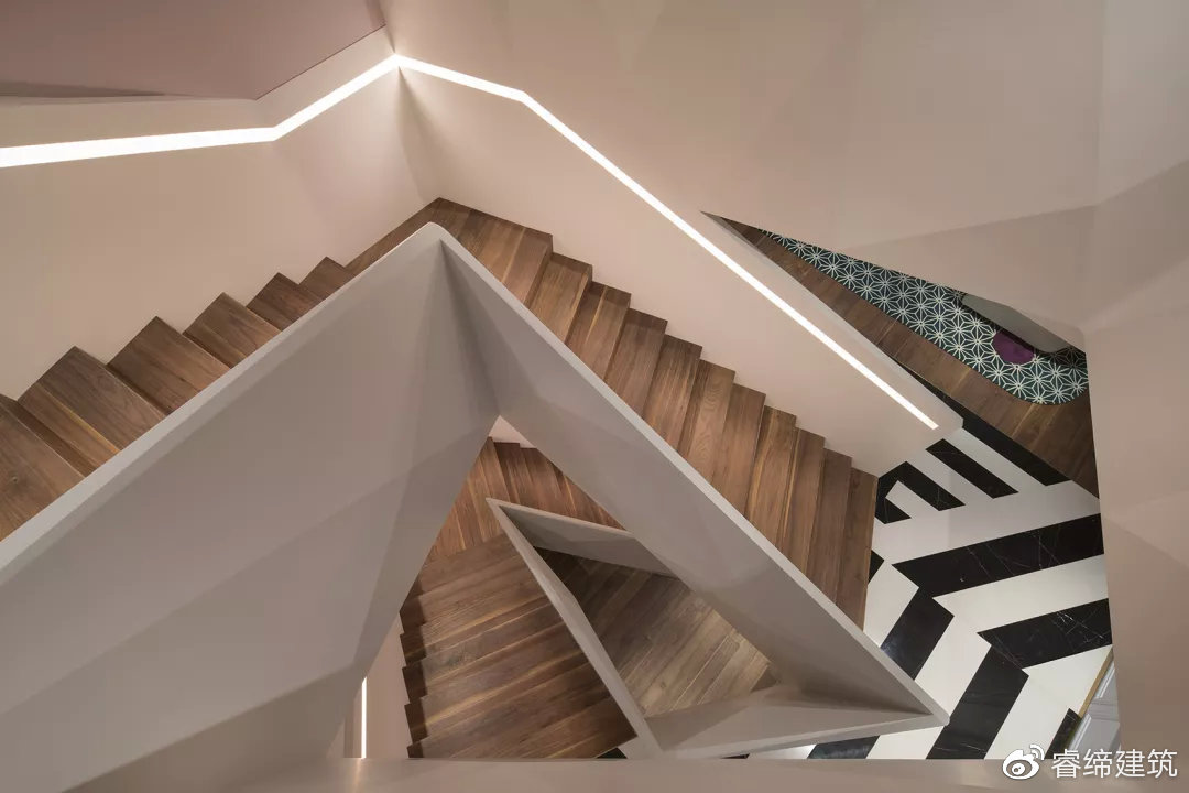 360度旋转楼梯的做法全过程,旋转楼梯和普通楼梯对比图片