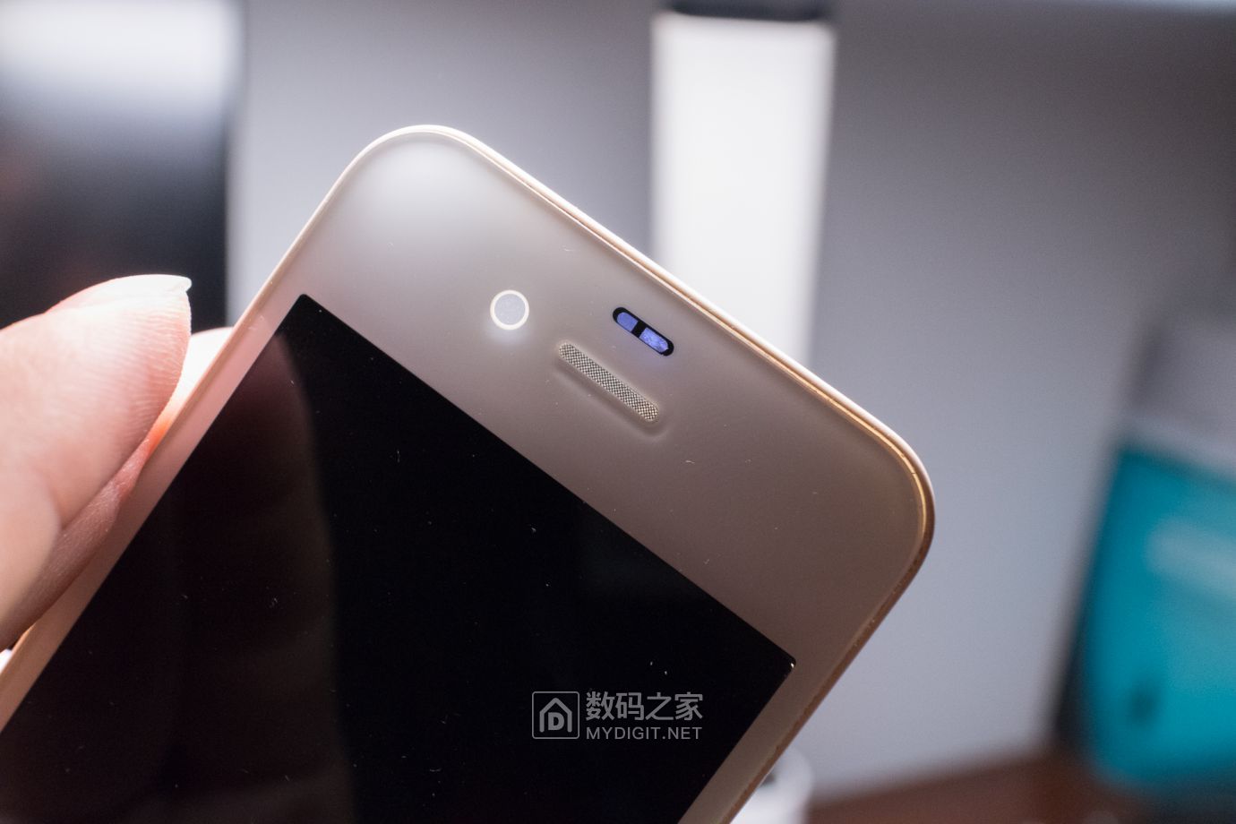 把未拆封的iphone4做成标本,iphone4被做成标本