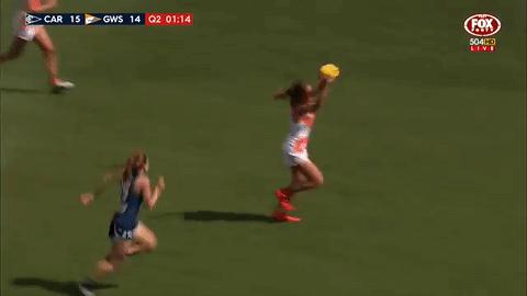 女子橄榄球肉搏,女子足球对抗