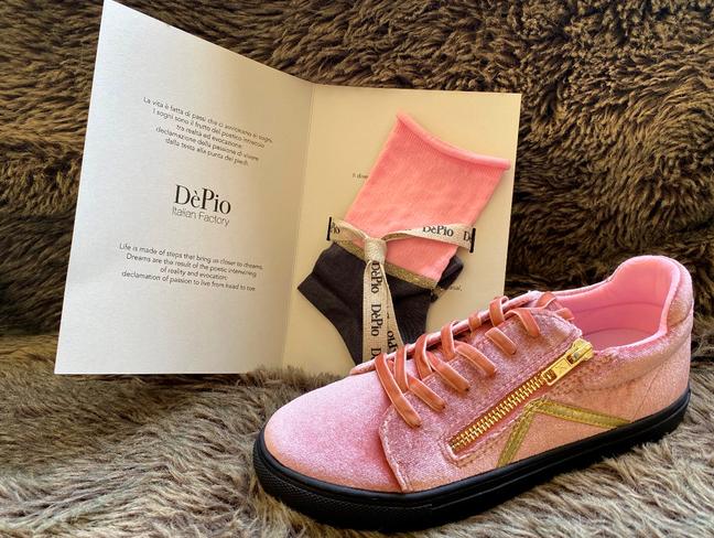 用一双“丝绒鞋”撕饱和市场，KOKOLU何以对抗传统巨头？