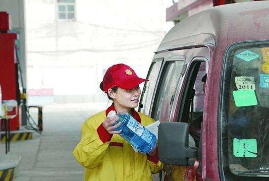 为什么加油员工资不到2500元,加油员2500工资为什么有人干