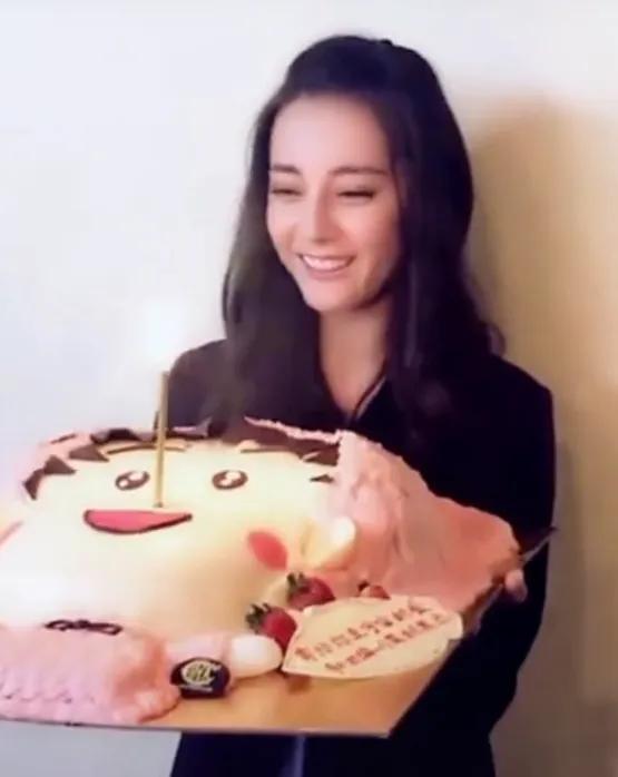 迪丽热巴的生日蛋糕图片,迪丽热巴生日蛋糕