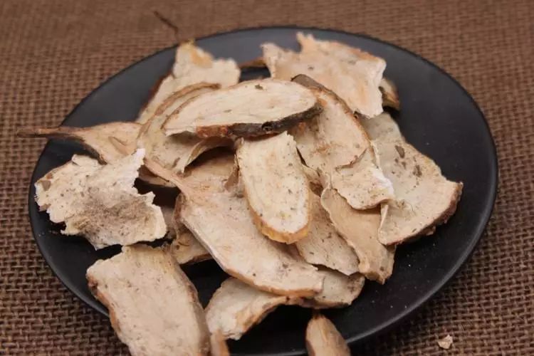 中药白芨跟白蔹功效一样吗,中药材白蔹与白蔹是一种药材吗