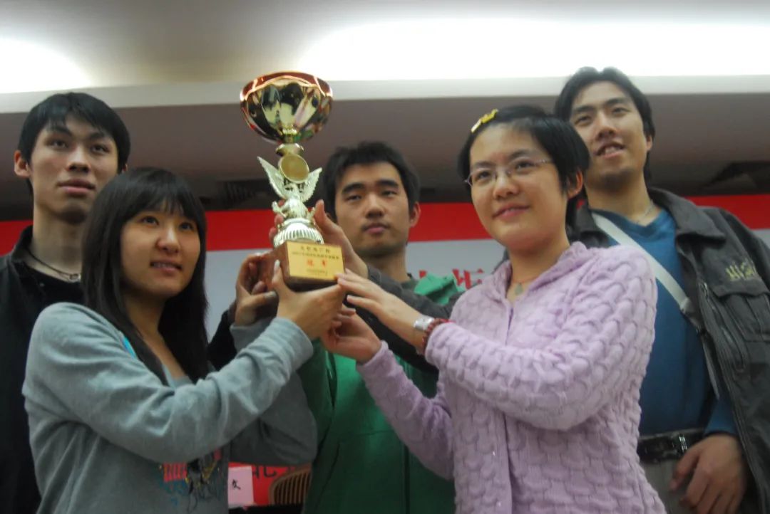 谈笑凯歌还致敬来时路——济南银丰国象队庆功会旁记