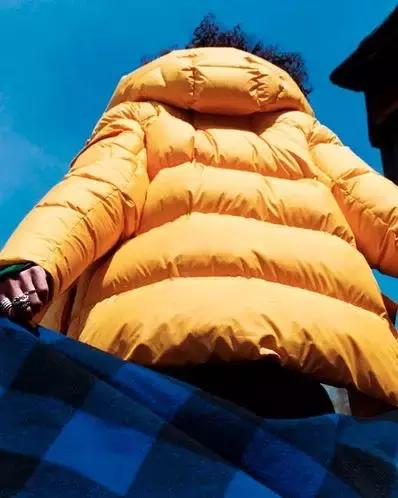 羽绒服怎么穿效果最好 (羽绒服穿着要什么样才叫做刚合适)