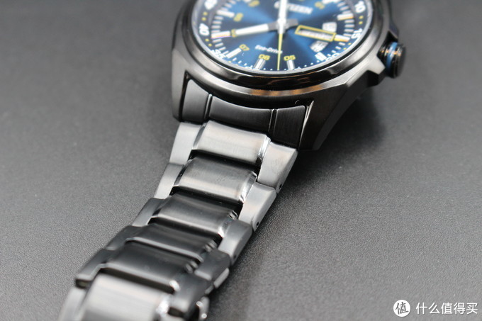 西铁城光动能手表有三个小表盘,西铁城光动能电波手表晚上能亮吗