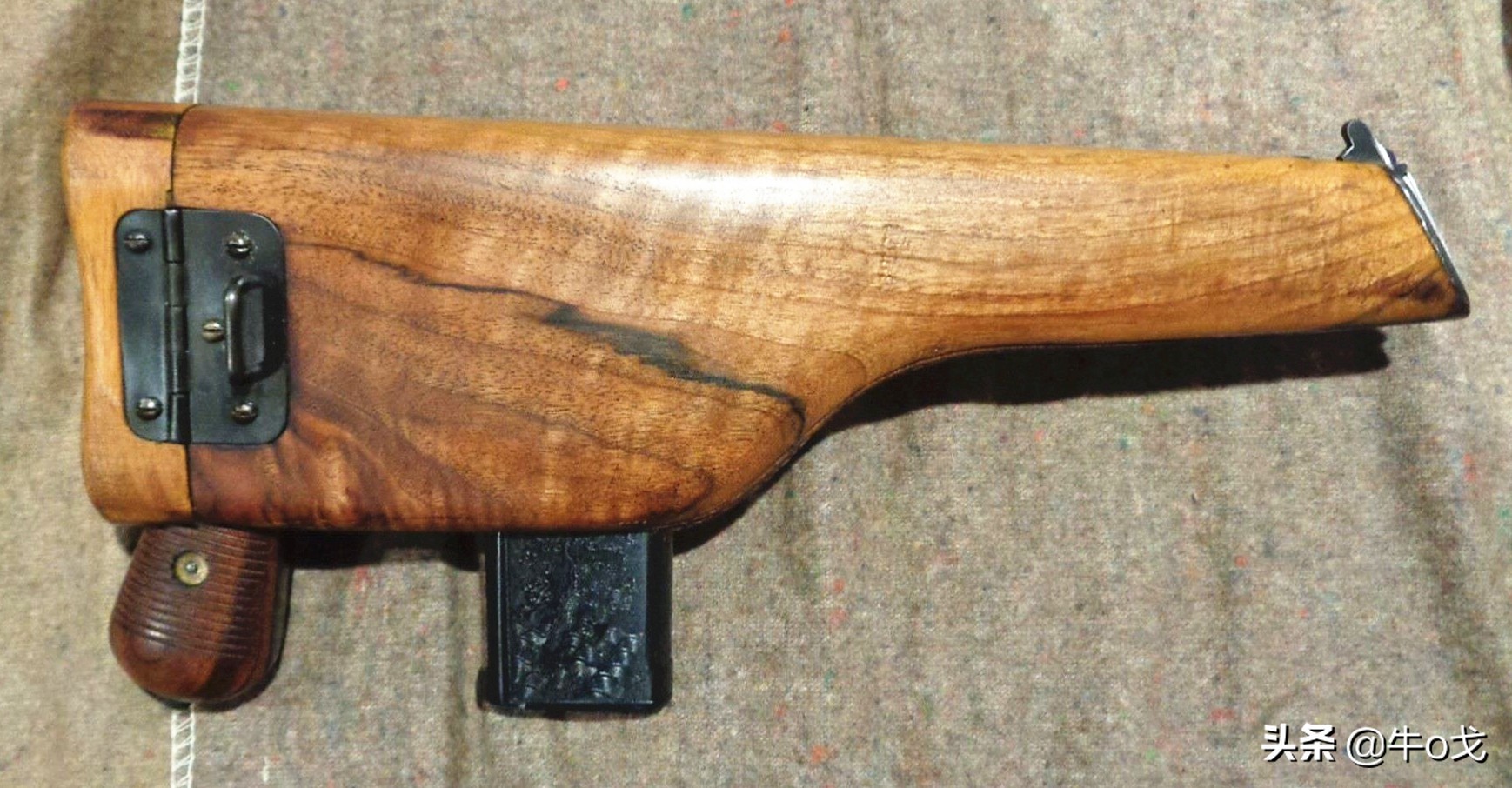驳壳枪枪托是什么材质,驳壳枪木质套和皮套的区别