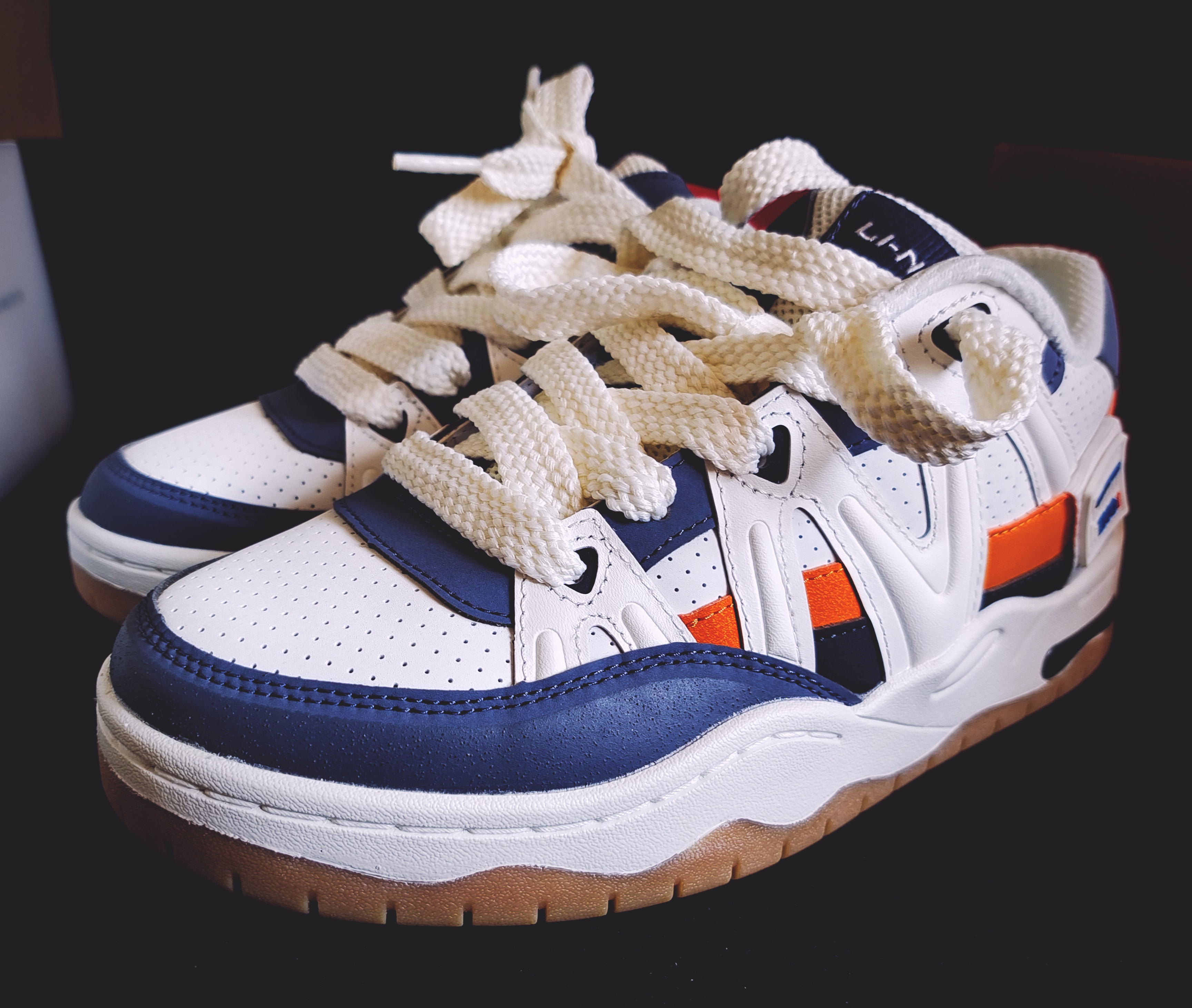 李宁好看的滑板鞋雪凝灰色的,李宁时尚经典滑板鞋