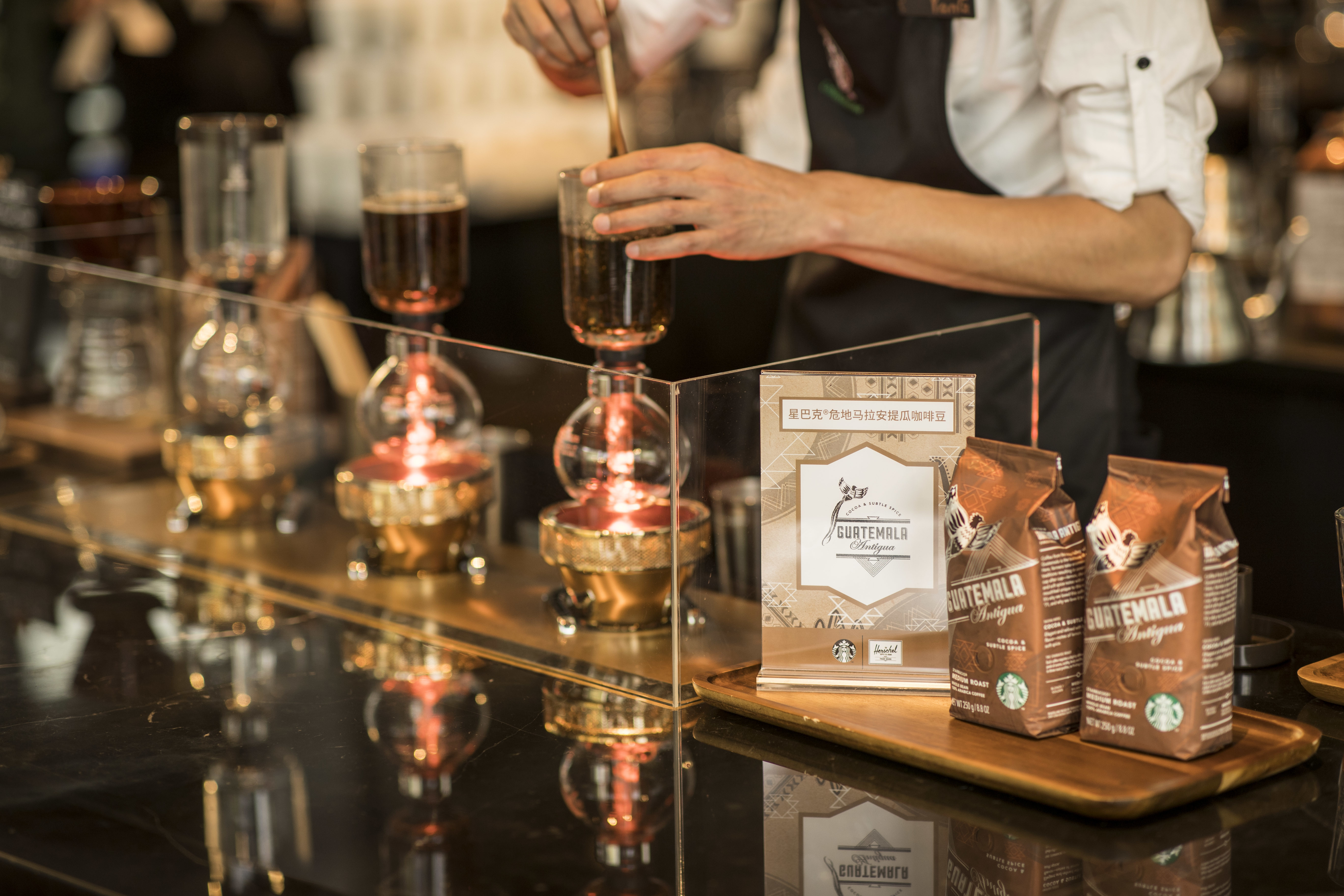 HerschelSupply携手星巴克中国呈献冬季特别合作系列