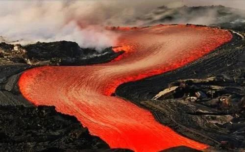 不小心掉入火山如何自救,如果掉进岩浆会怎样自救
