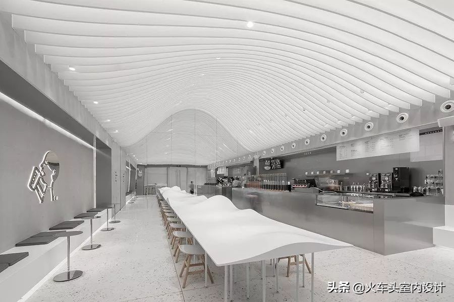 土、砖、石、木、竹、铝，这家茶饮店“设计公司”的身份要暴露啦