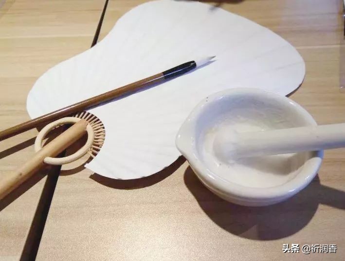 「香」酷夏,试试用龙脑俘获人心