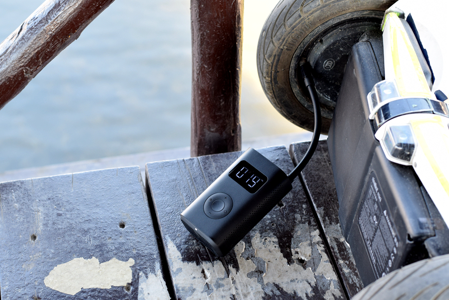 小米发布会前夕神秘机型遭曝光,小米首款车型曝出