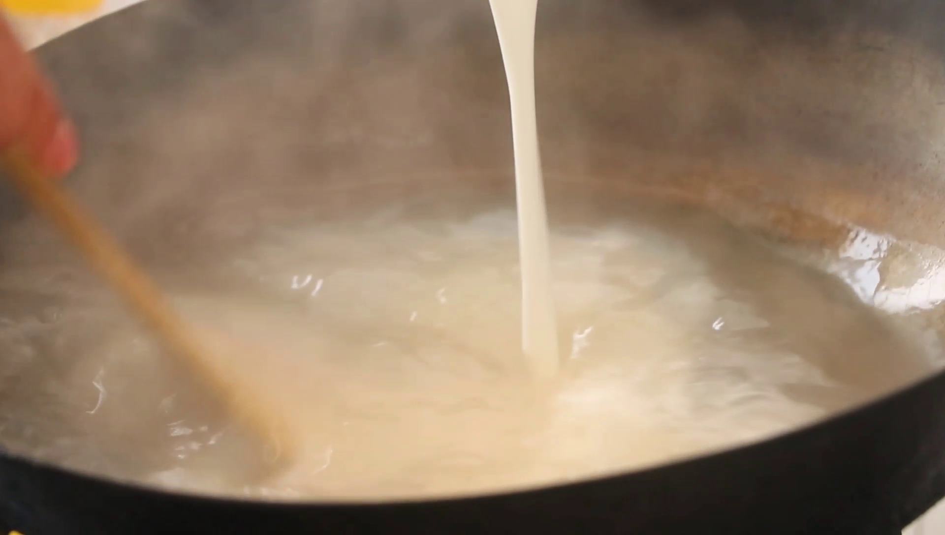 想吃凉粉汤汁咋做,怎么样做凉粉又软又好吃