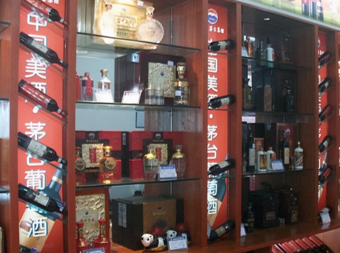 红酒假酒是如何勾兑出来的,红酒酿制过程的视频