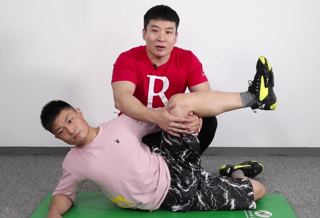 哺乳期两边胸大小不一样怎么调整,女性胸左右大小不一样怎么矫正