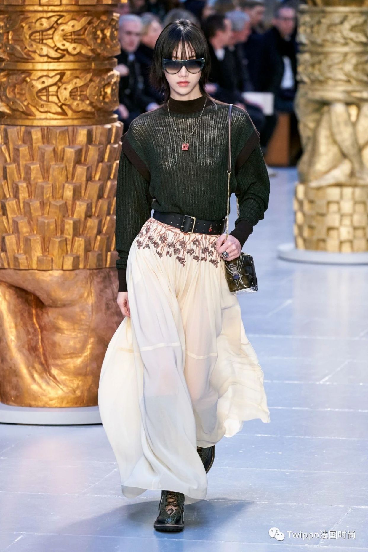2020秋冬巴黎时装周givenchy秀场 (jacquemus 2020巴黎时装周秀场)