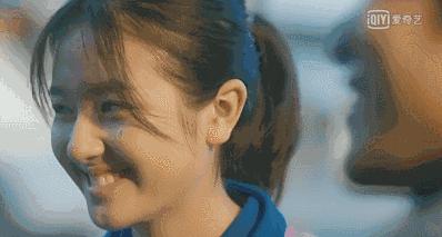 老姐姐跪了，1998年出生的杨超越已经用上3000的LaPrairie眼霜了