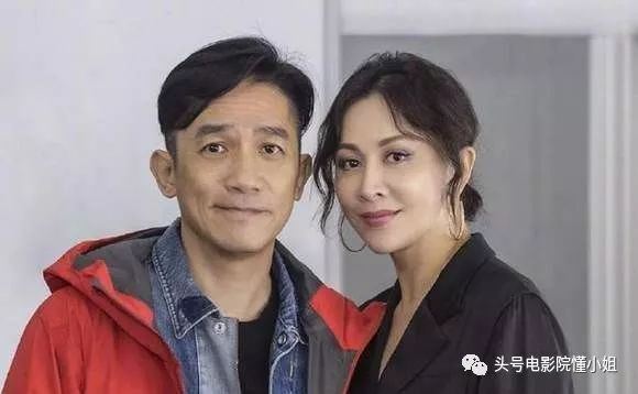 刘嘉玲54岁：经历富商绯闻和裸照风波，不生娃，靠8个字撑到今天