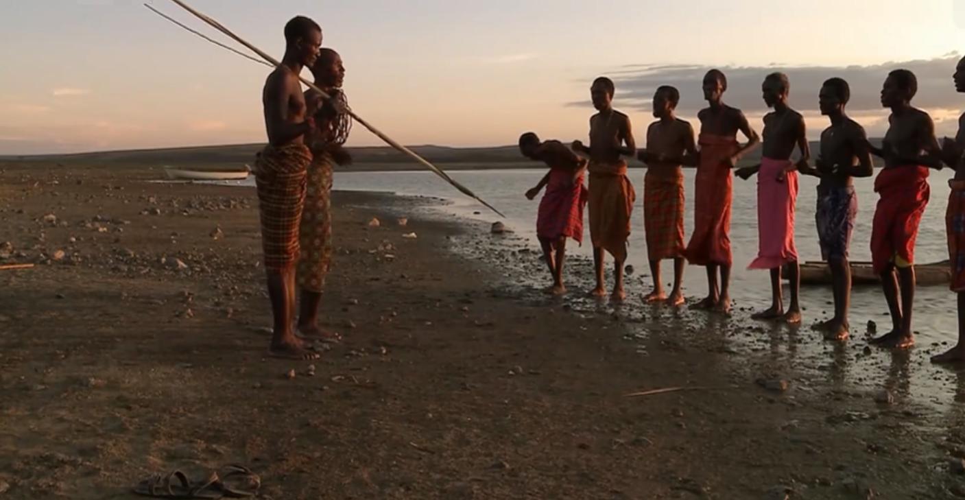 非洲埃尔莫洛部落：每天顿顿都吃鱼，没鱼时就捕杀鳄鱼充饥