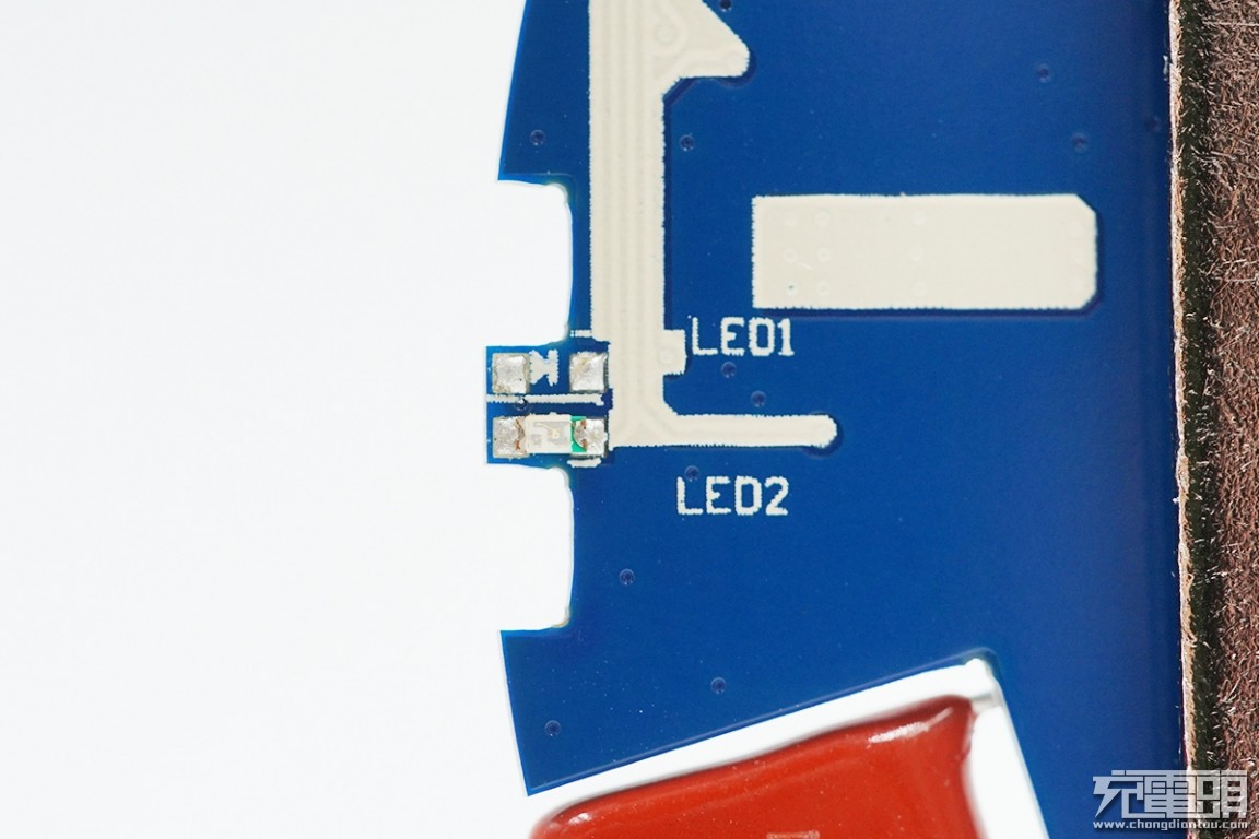 绿联无线充电宝拆解,绿联30瓦充电器拆解