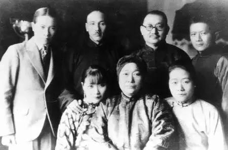 倪桂珍：她是最强辣妈，六个子女，两位国母，一门巨富，两个部长