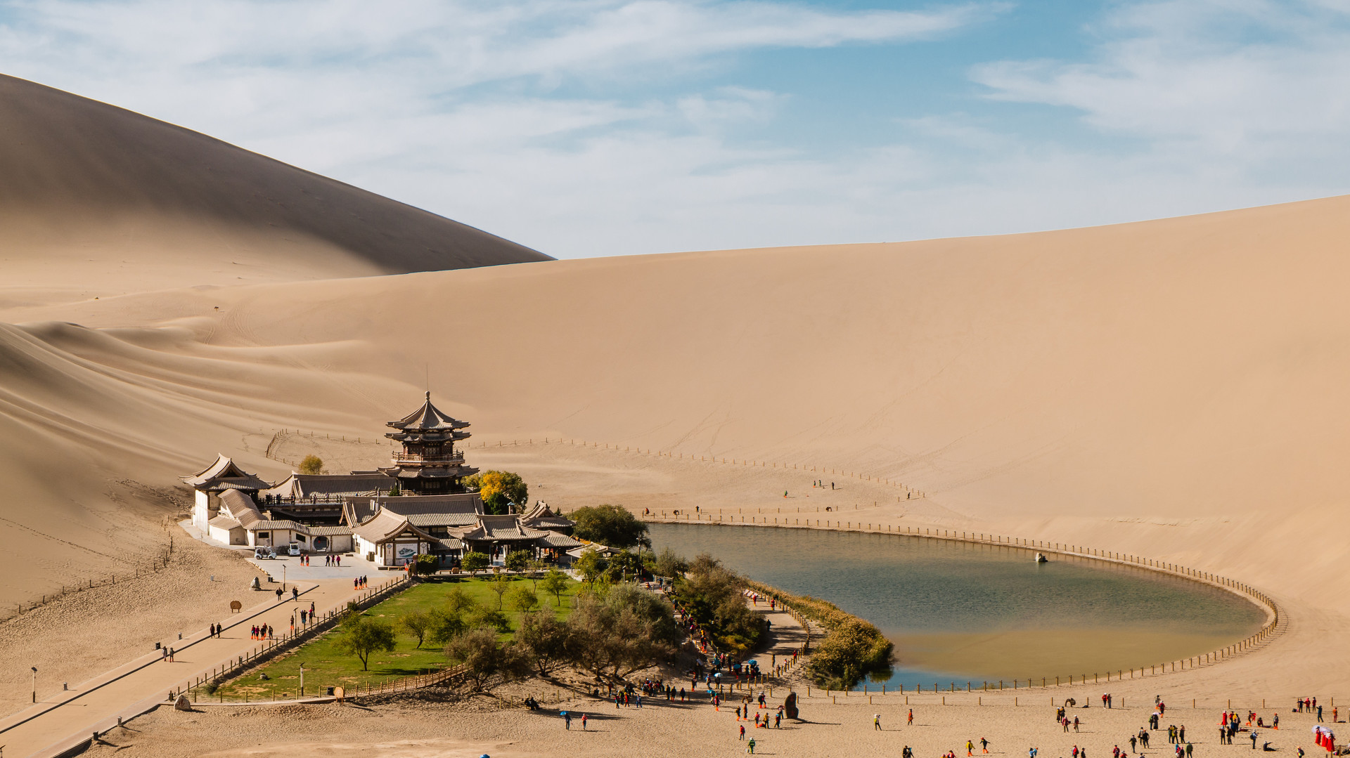 月牙泉沙漠现状,月牙泉为啥被称为沙漠第一泉