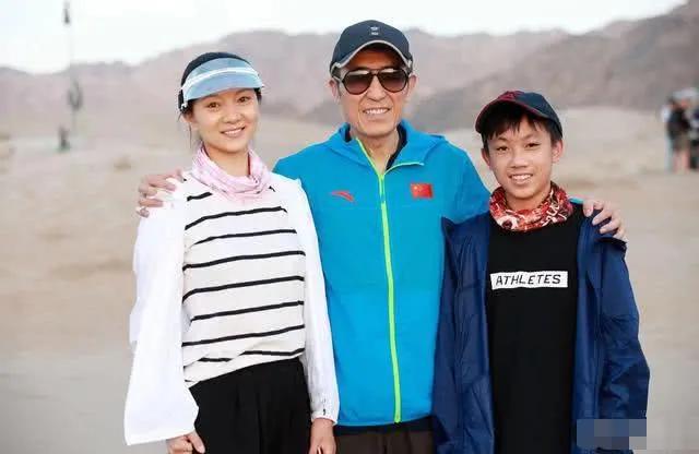 20岁放弃大学学业爱上张艺谋,为他生儿育女,陈婷逆袭的人生